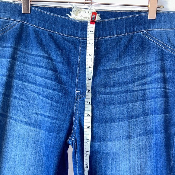 ALTAR'D STATE Woman's Large Pull on Soft Flared Jeggings Mid Wash Stretchy - Picture 14 of 14